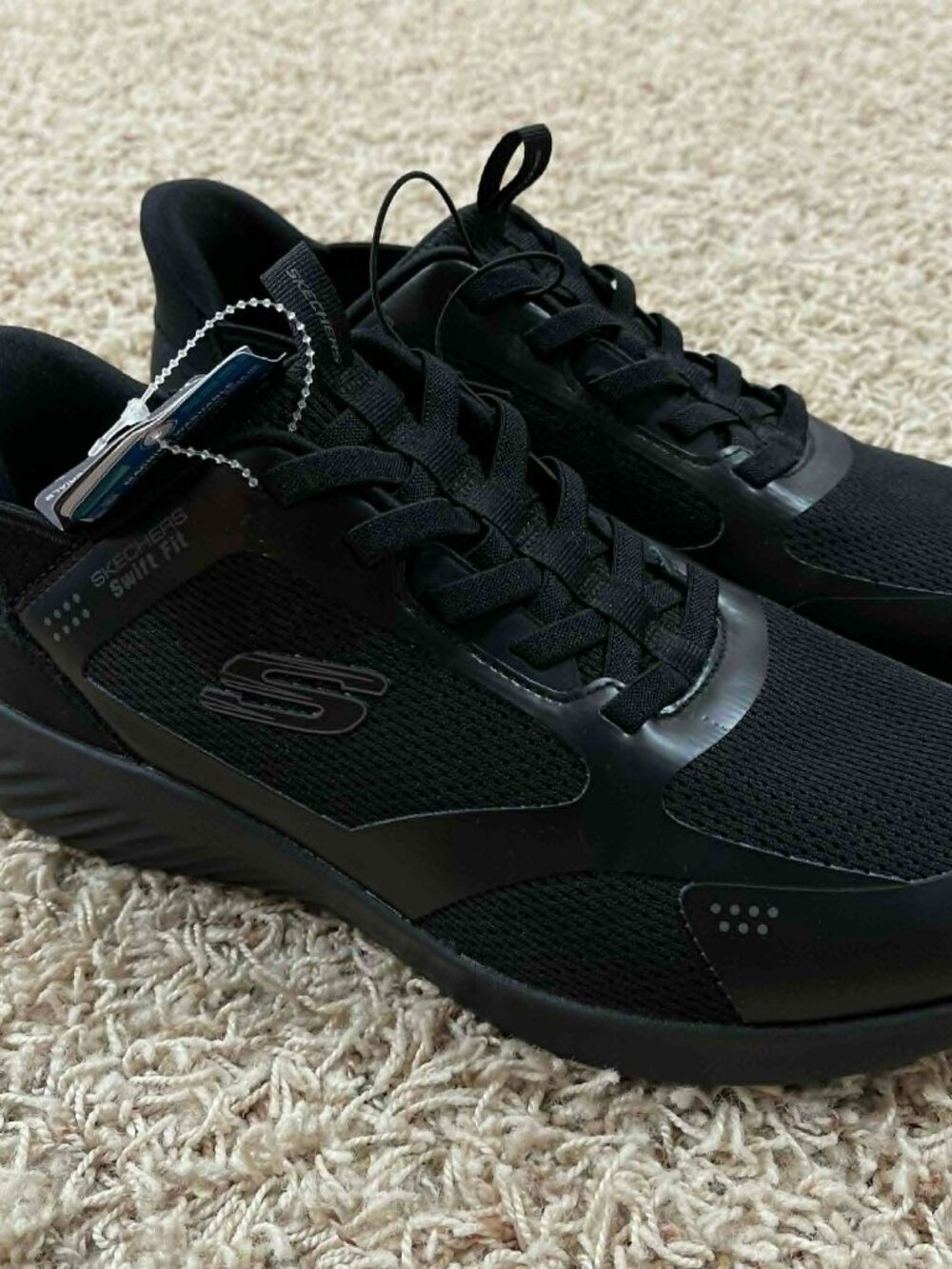 Skechers Men’s Hands Free Swift Fit Memory Foam Shoes Black, Size 10 (New)